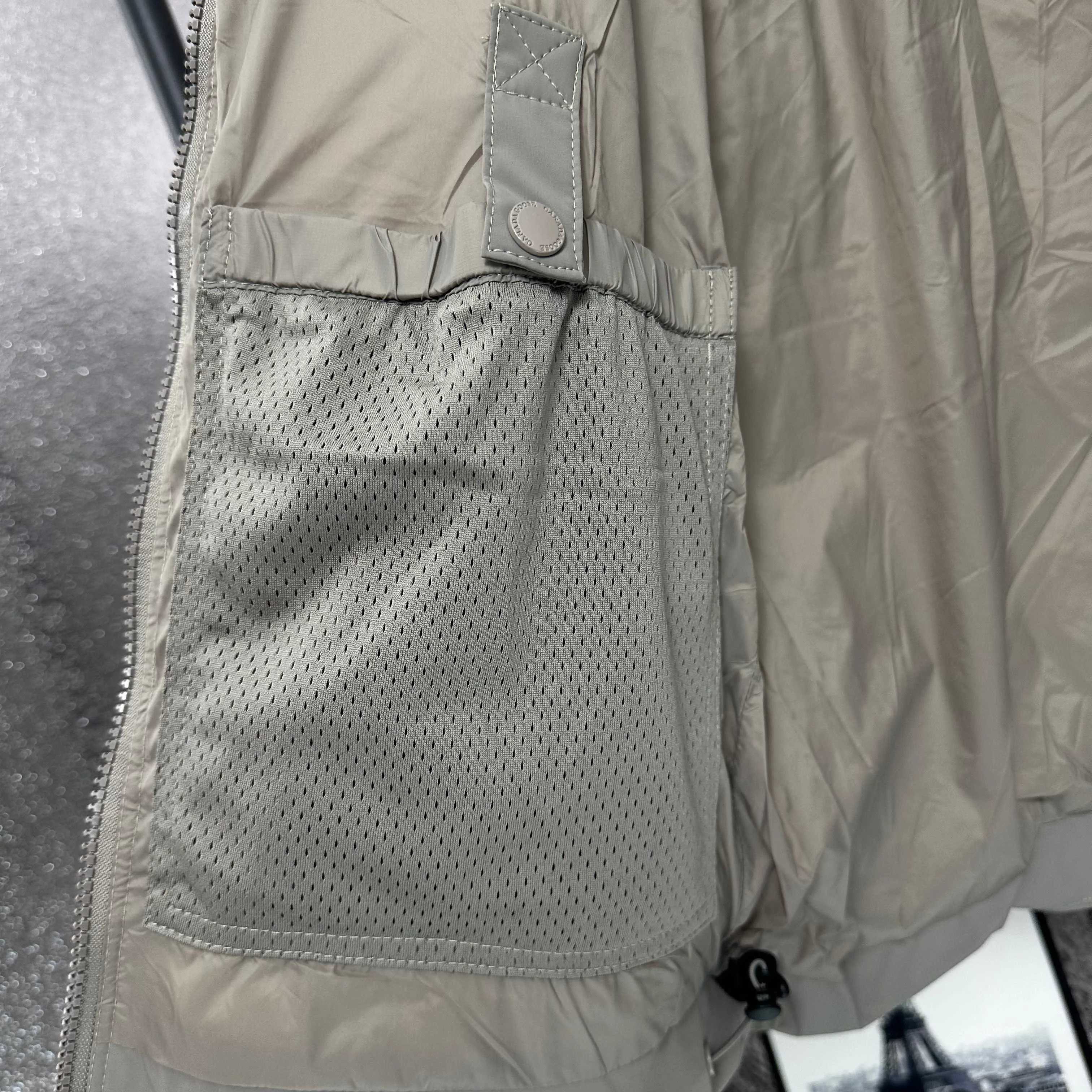 P960 𝙉𝙚𝙬⚜️ CANADA*GOOSE Canada Goose 25-year winter light down jacket, 90 white duck down filling, windproof and wear-resistant, splicing design upper body effect does not appear bloated Color: Apricot Black Size: 48-56